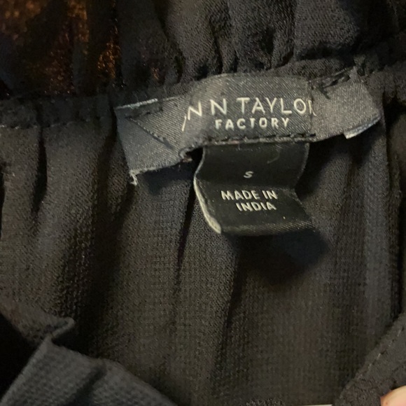 Ann Taylor black sleeveless blouse - Picture 4 of 6